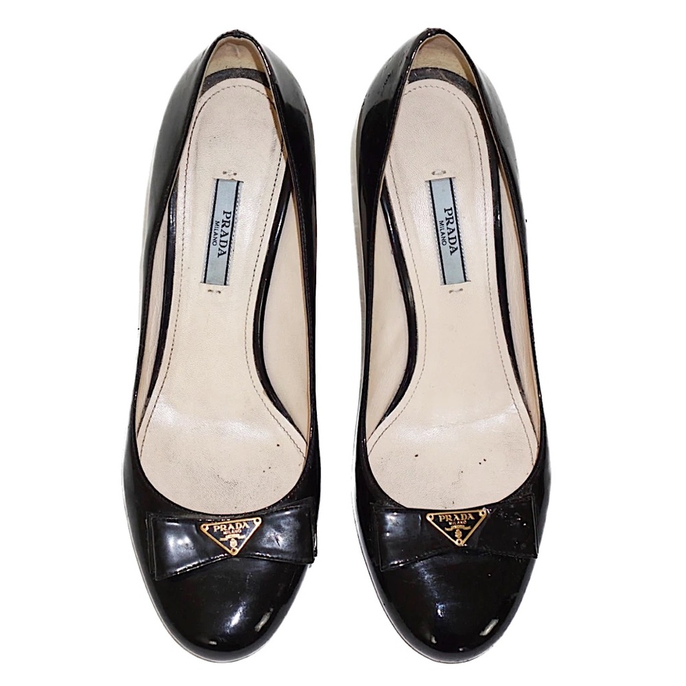 PRADA Gold Triangle Logo Plaque Bow Black Patent Leather Classic Almond Toe Heel